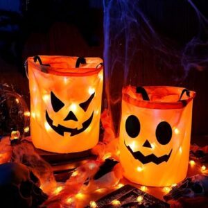 Due Secchielli LED che Trasformano i Bambini in Cacciatori di Dolcetti Luminosi